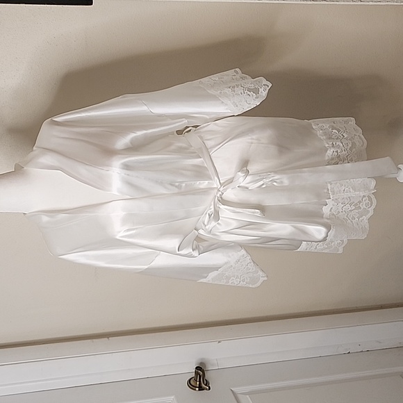 NWOT Bridal Robe - Picture 3 of 4